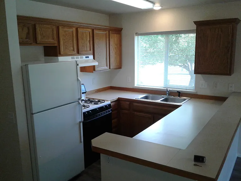 737 NE Savannah Dr #4 — Photo 7