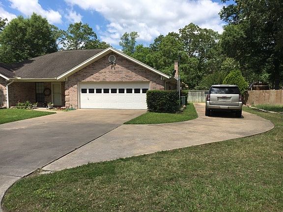 4th image of 413 Edgewood Cir