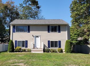 20 Huckleberry Trl, Saunderstown, RI 02874