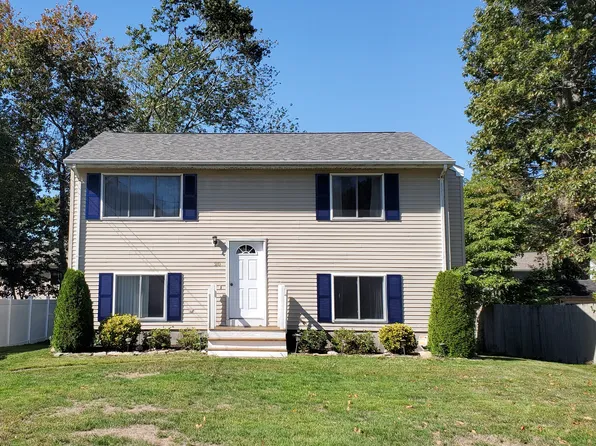 20 Huckleberry Trl, Saunderstown, RI 02874