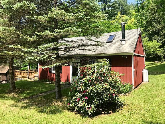 5th image of 31 Tall Pine Ln