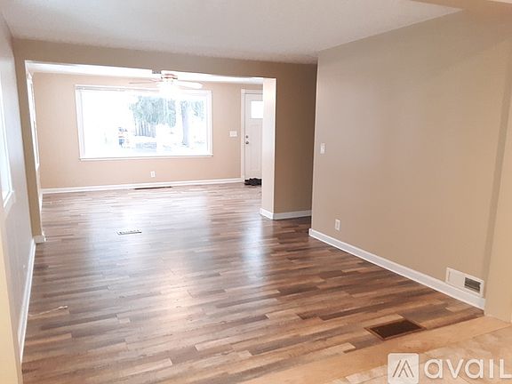 5th image of 318 Willard St