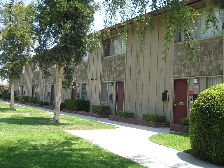 Countryside Townhomes Apartments — Photo 8