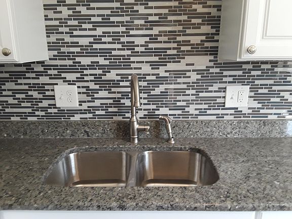 Kitchen Sink / Backsplash