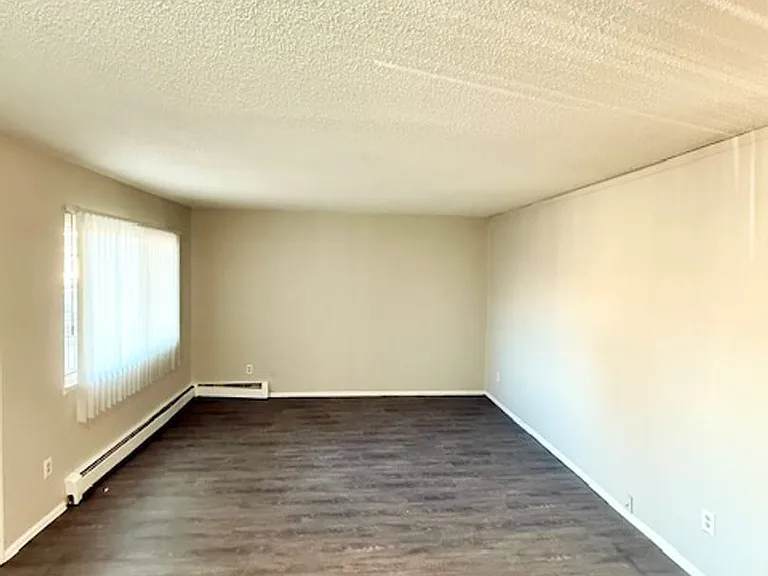 Westwind Apartments — Photo 11