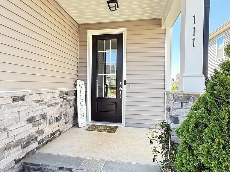 111 Umbrella Way — Photo 2