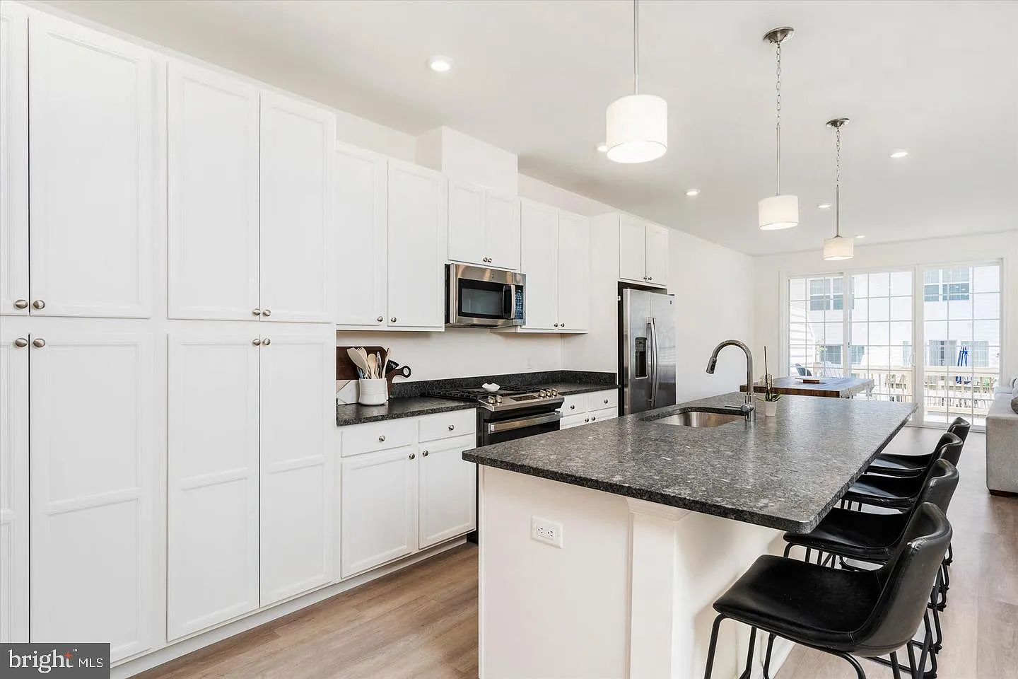 3 bed, 2.5 bath, 2152 sqft, $4,500 — Photo 4