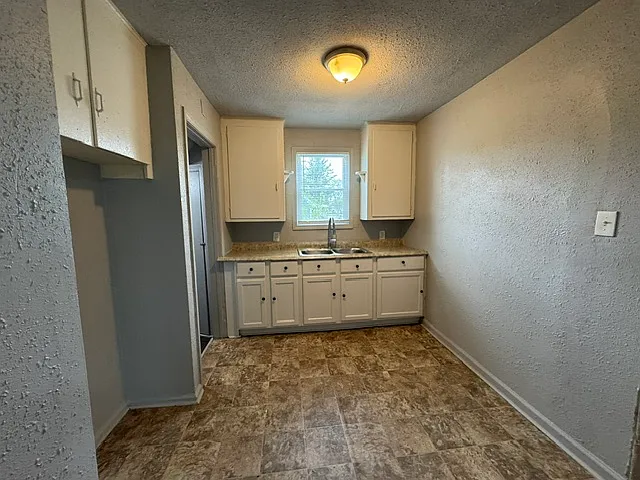 20058 Bloom St — Photo 3