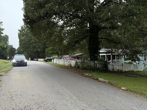 4th image of 2372 Brackett Rd SW