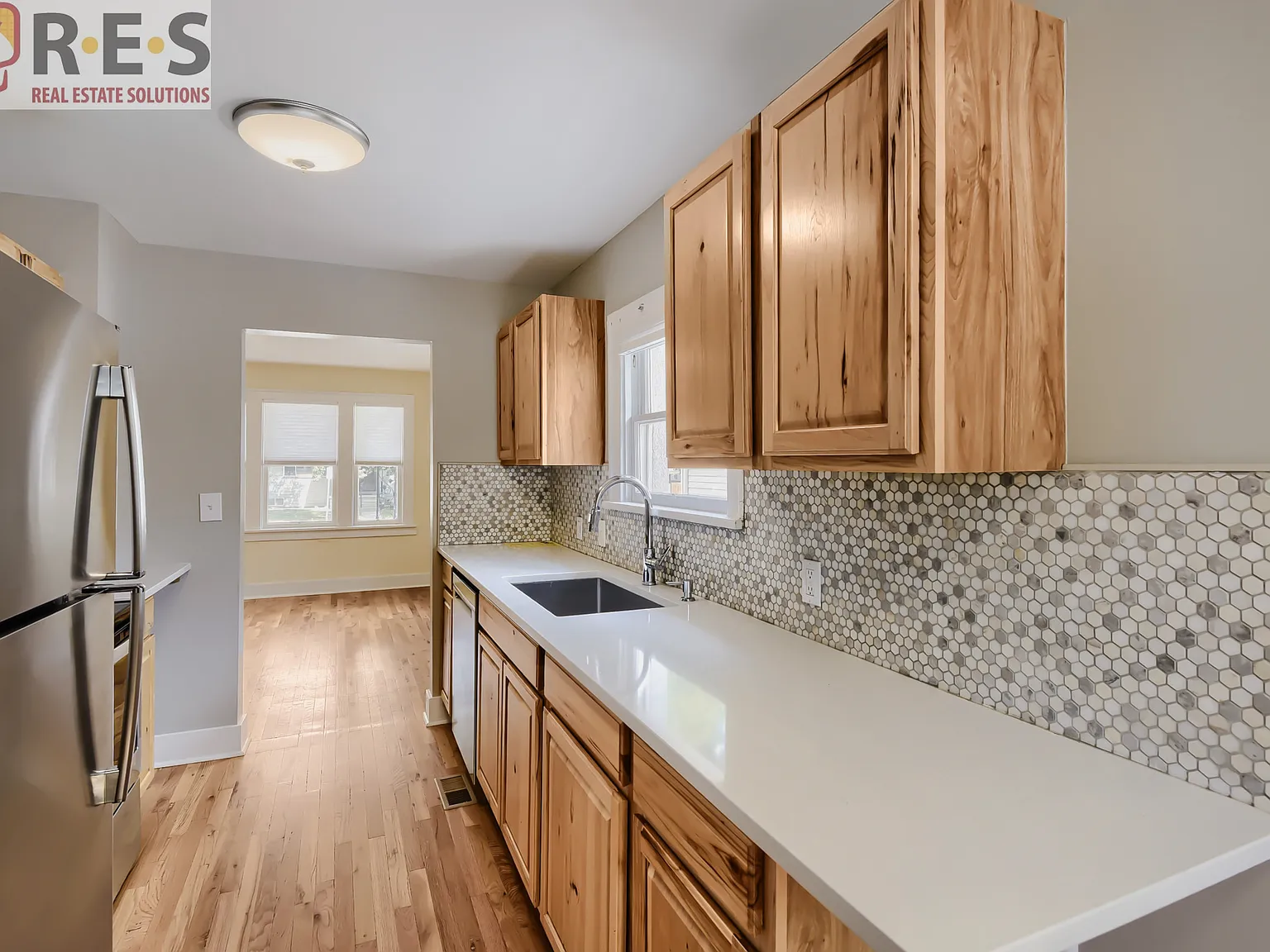 4 bed, 1252 sqft, $2,570 — Photo 3