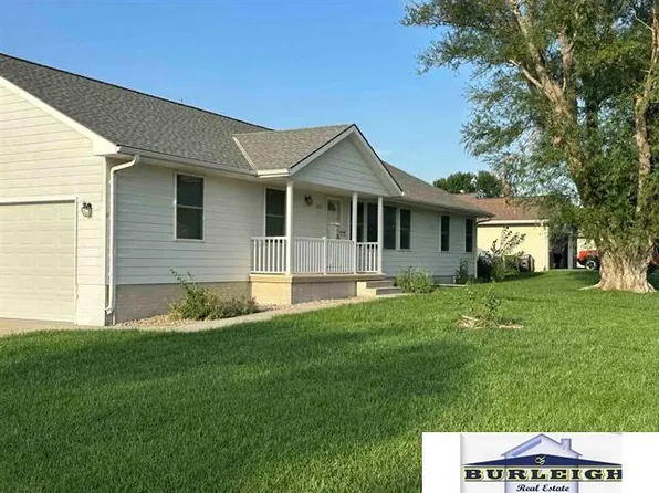 900 Waterlily Ct, Hickman, NE 68372