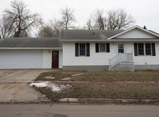 113 W 6th St, Adrian, MN 56110