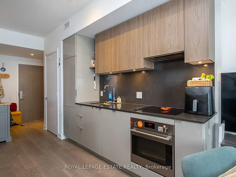161 Roehampton Ave #2607 — Photo 4