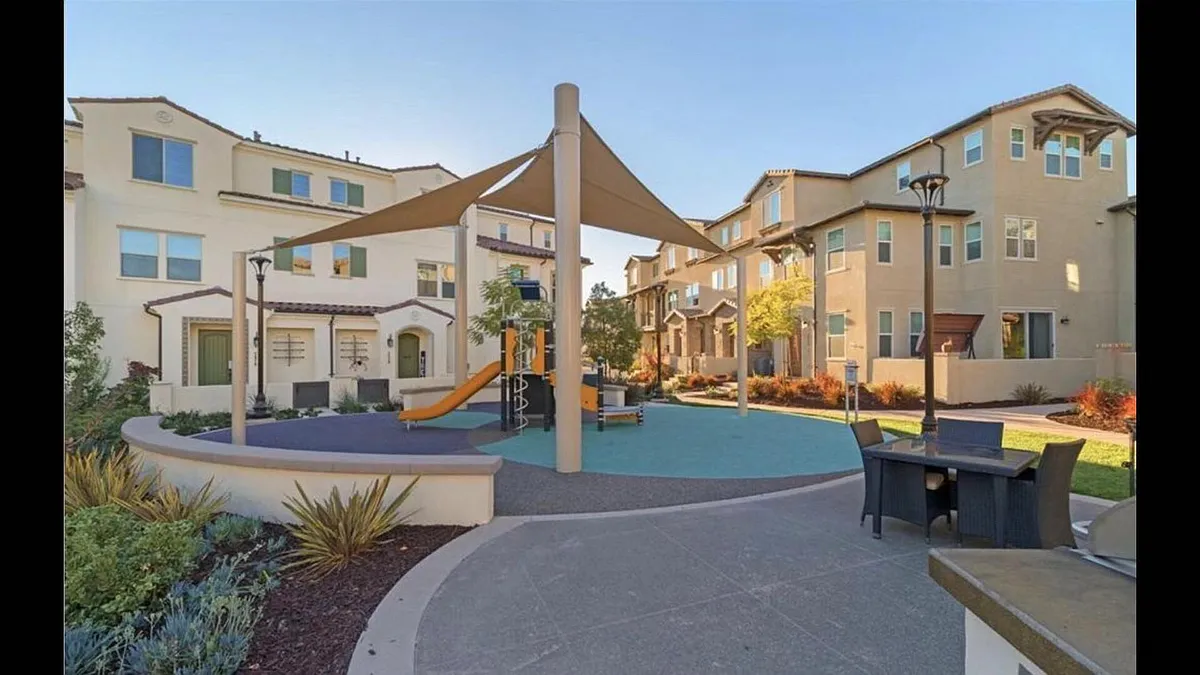 Building Photo - 16061 Veridian Cir