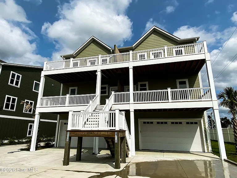 3307 Emerald Dr #EAST — Photo 2