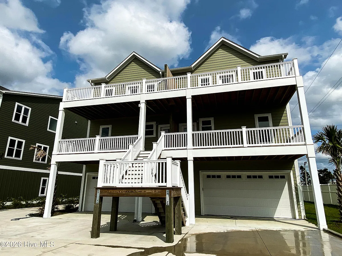 Building Photo - 3307 Emerald Dr #EAST