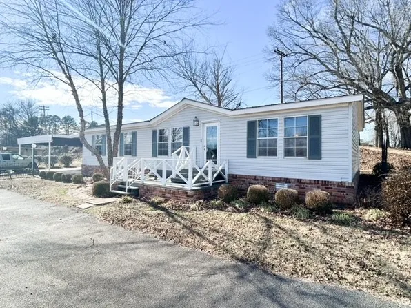 30996 Broad St, Bruceton, TN 38317