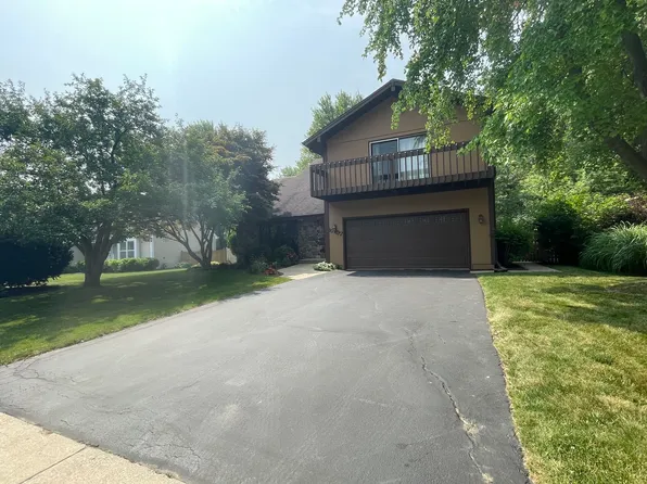 17707 W Dartmoor Dr, Grayslake, IL 60030