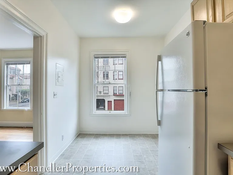 2300 Bay St — Photo 5