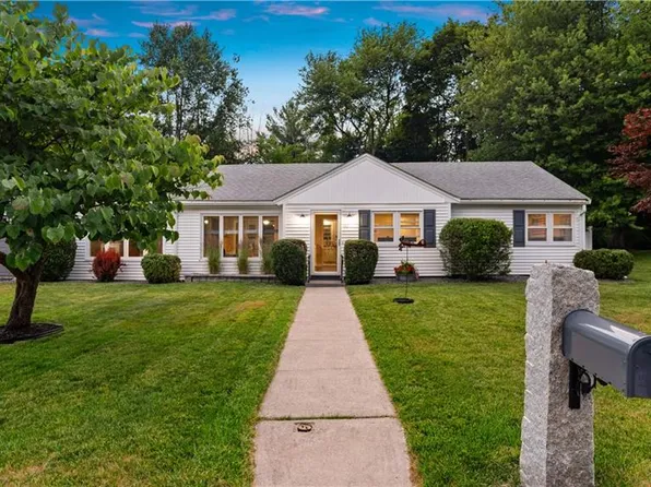63 Heroux Blvd, Cumberland, RI 02864