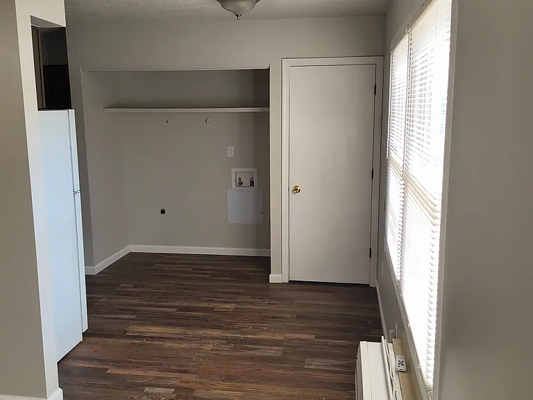 405 McBarnes St #9 — Photo 2