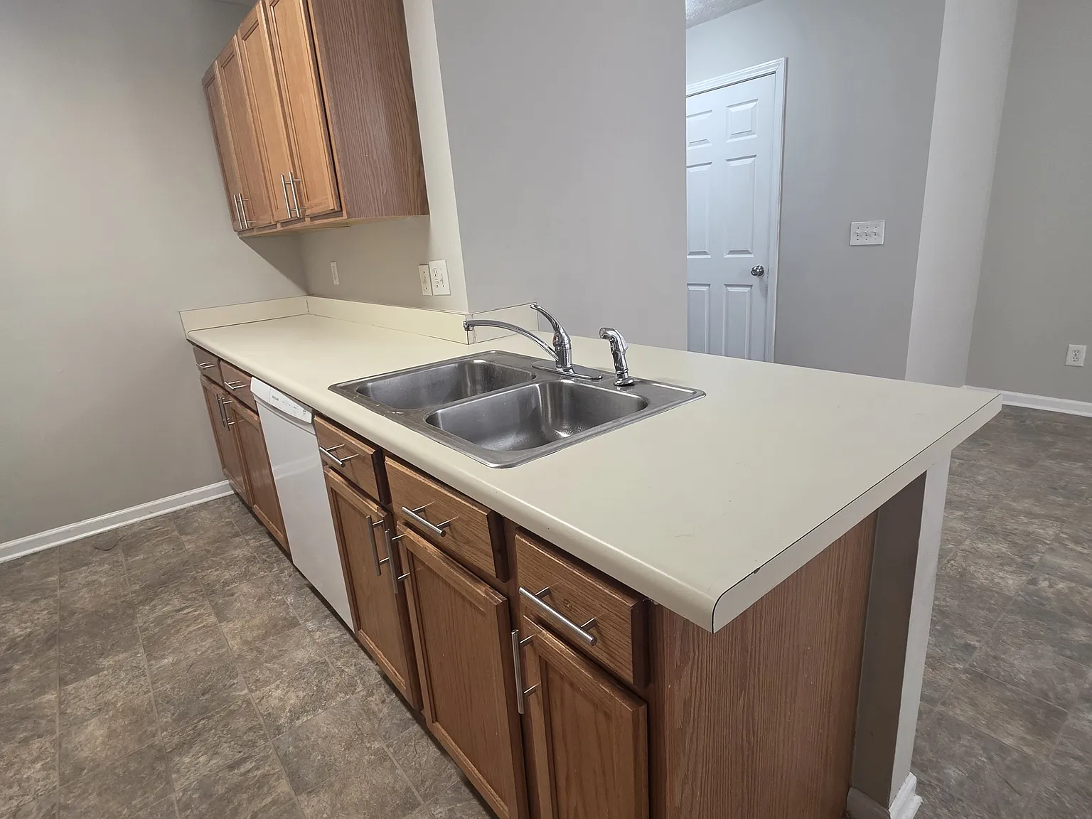 2 bed, 1428 sqft, $1,700 — Photo 3