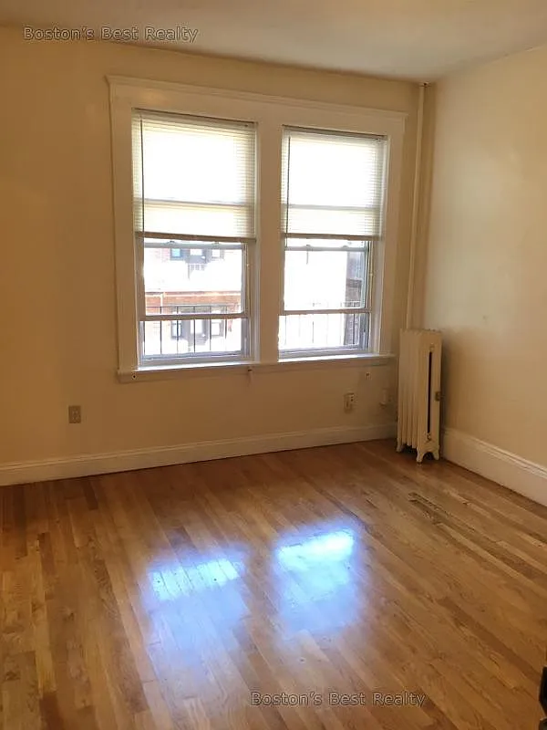 1 bed, 1.0 bath, $2,350 — Photo 1