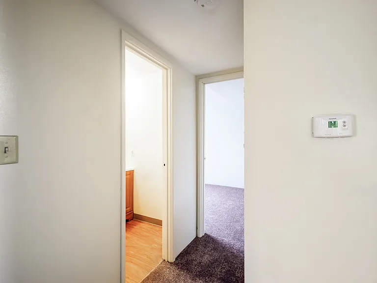 Greenwich Manor Apartments — Photo 48