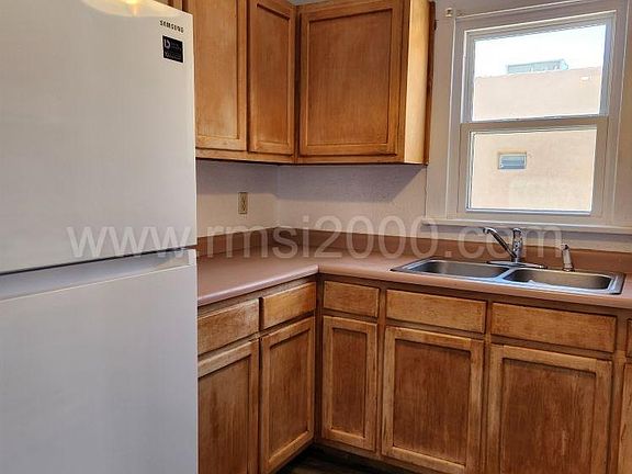 4th image of 215 Girard Blvd SE