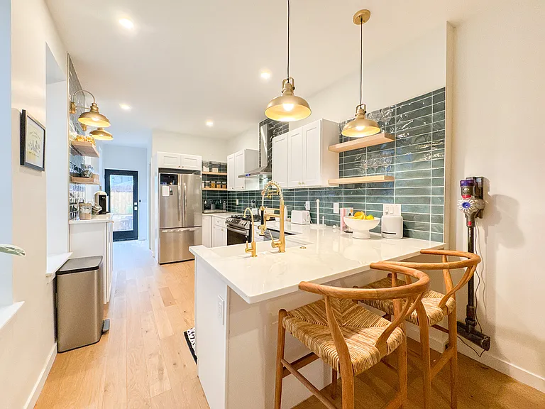 637 Belgrade St — Photo 10