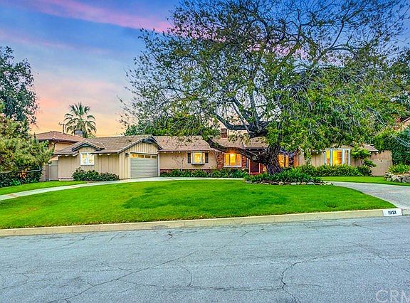 2nd image of 1921 Alta Oaks Dr