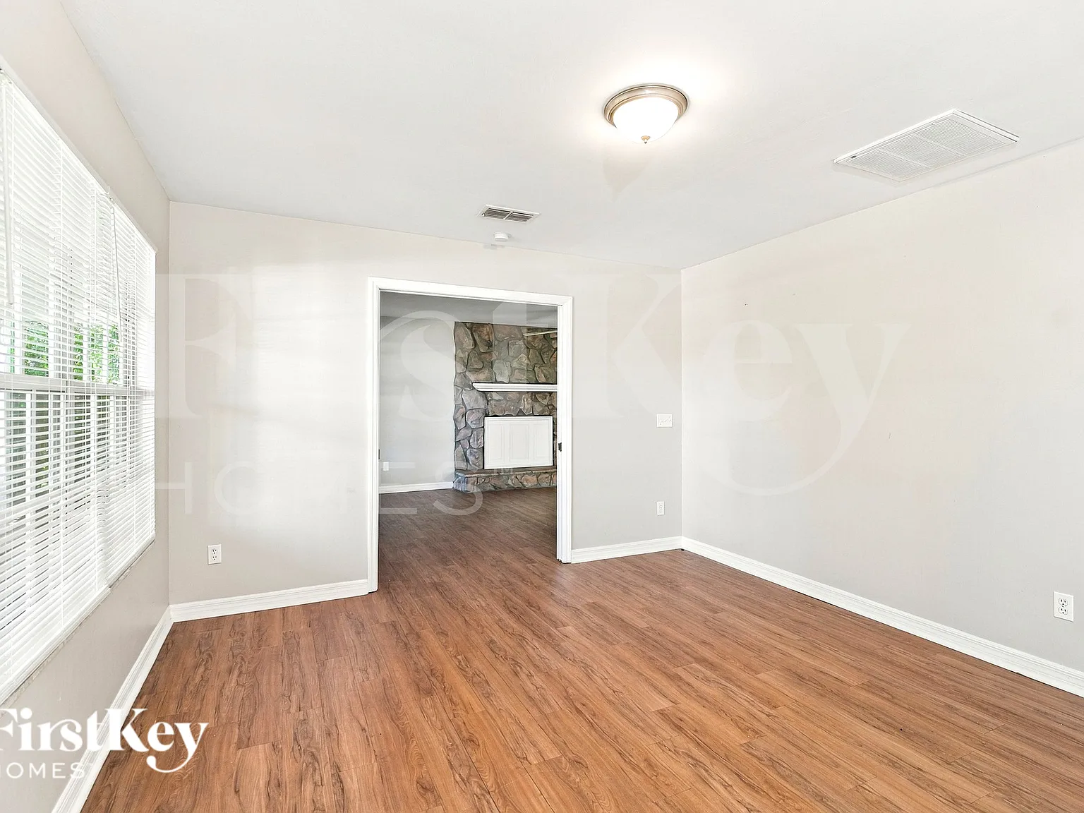 4 bed, 2.5 bath, 2695 sqft, $2,545 — Photo 4