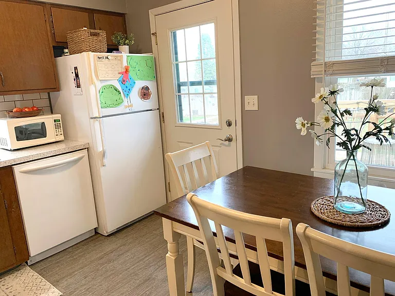 Eat in kitchen