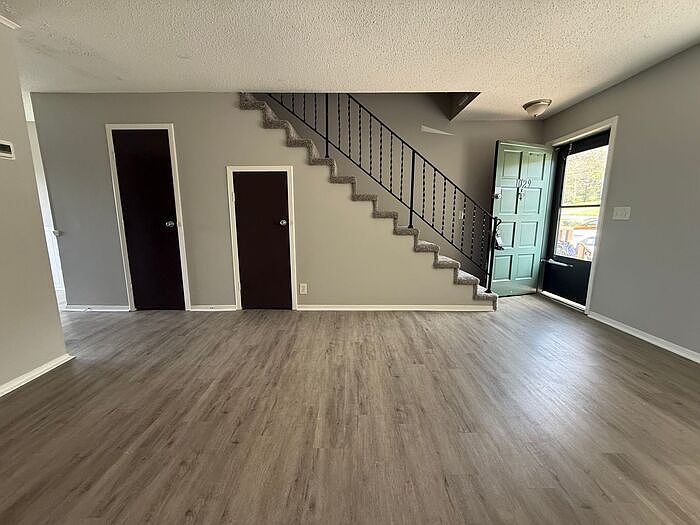 1st image of 1029 Harold Dr