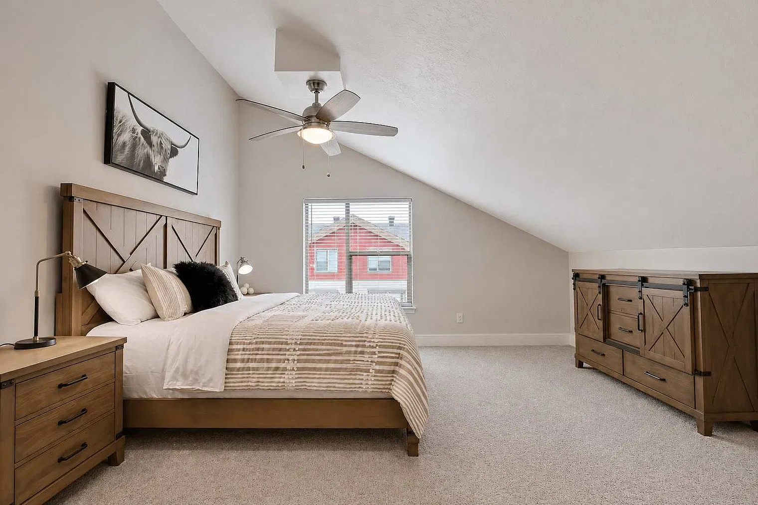 3 bed, 3.0 bath, 1367 sqft, $5,478 — Photo 4