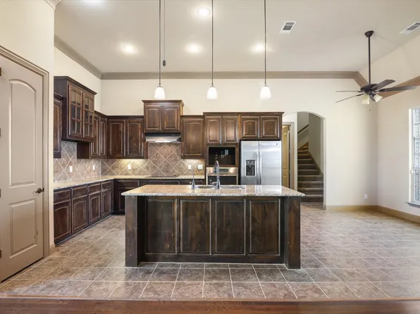 105 Timothy Ln, Decatur, TX 76234