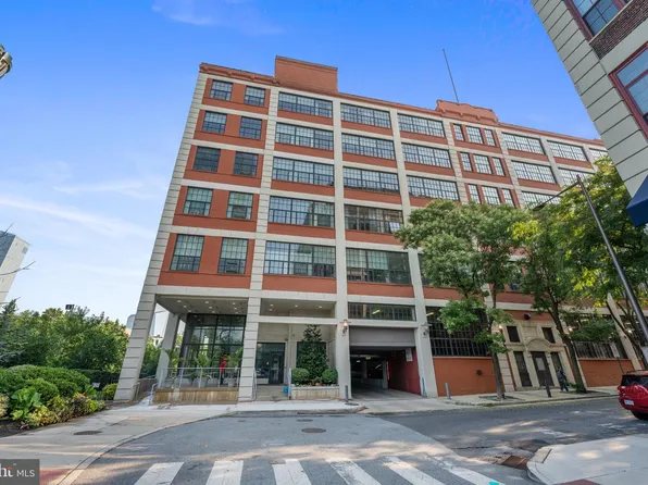 2429 Locust St APT 319, Philadelphia, PA 19103