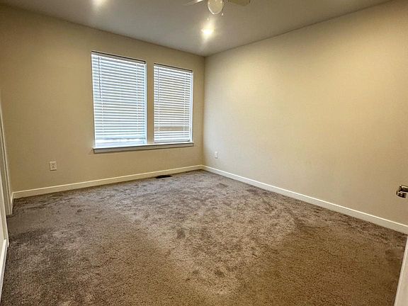 5th image of 737 Peony Ln