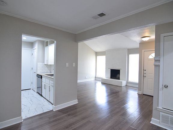4th image of 2305 Bunker Hill Dr #A