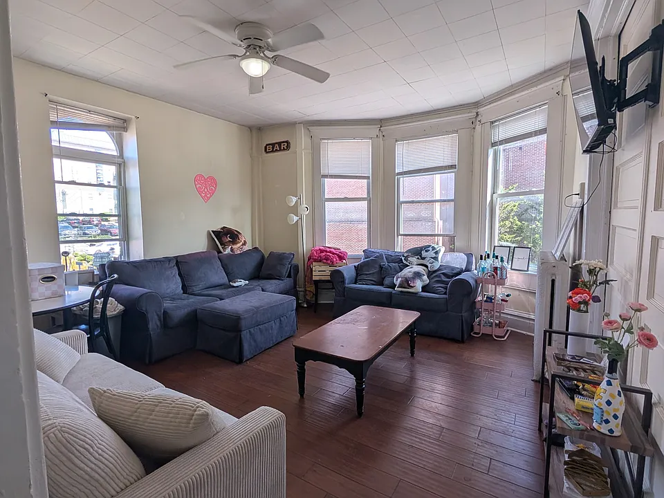 2009 University Ave #3