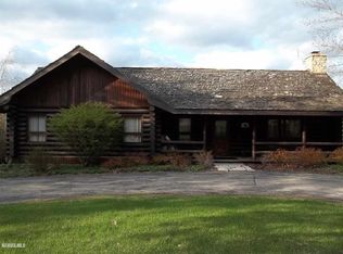 49 Longwood Dr, Galena, IL 61036