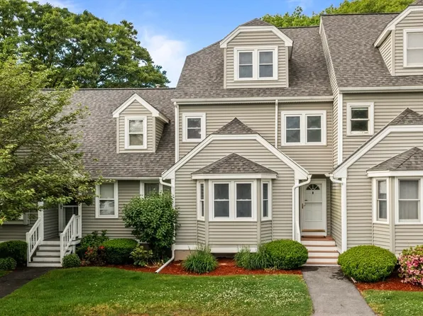 189 Merrimack Meadows Ln, Tewksbury, MA 01876