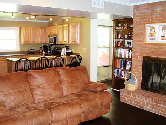 4th image of 216 Clearwater Dr