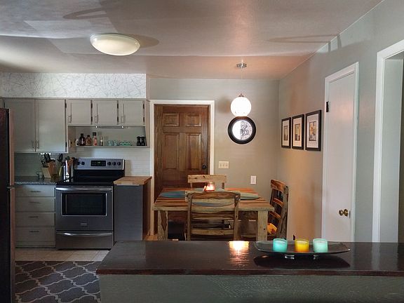 Kitchen - Breakfast Area