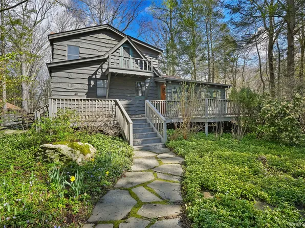 29 Barrett Circle Court, Carmel, NY 10512