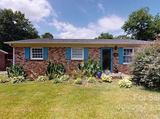 303 S Ridge St, Dallas, NC 28034