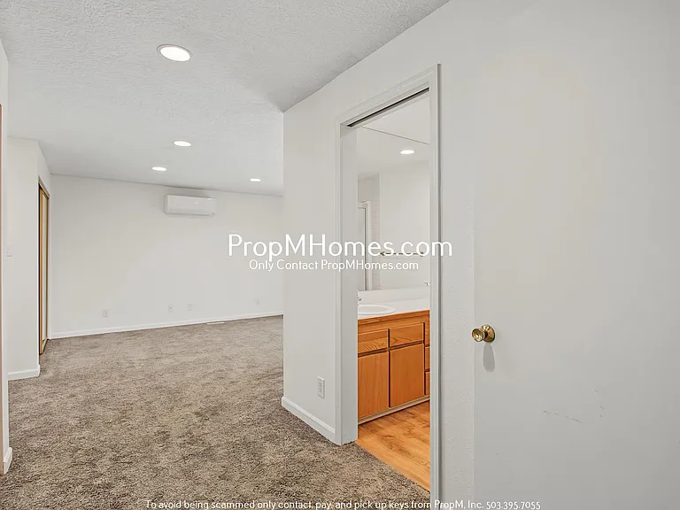 11908 SE 56th Ave — Photo 12