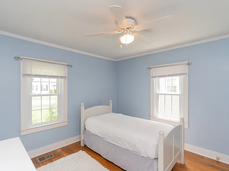 4 Orlando Dr — Photo 30