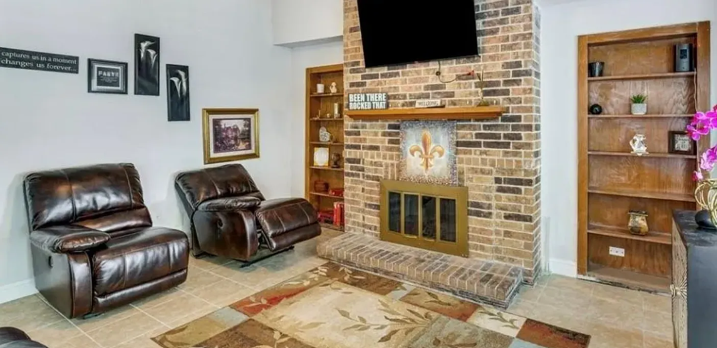 4 bed, 2141 sqft, $2,700 — Photo 2