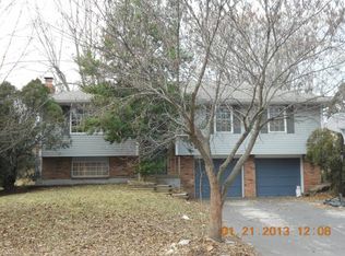 2405 SW Keystone Dr, Blue Springs, MO 64014